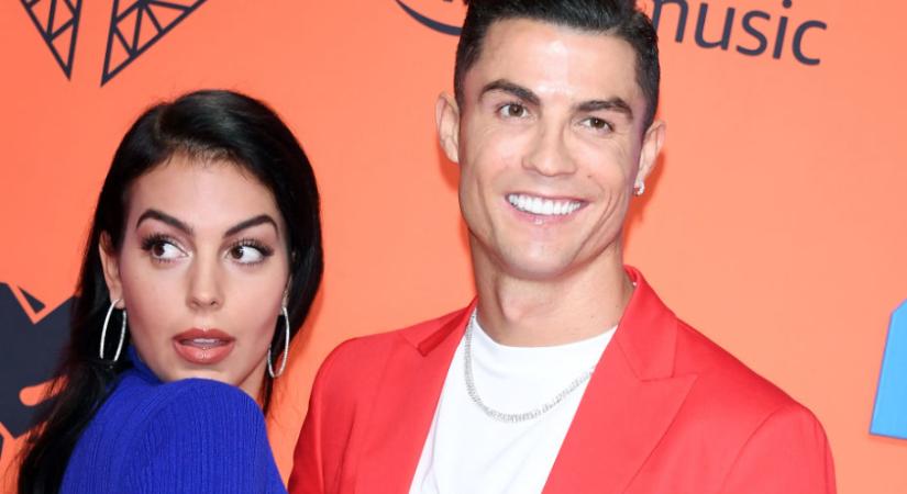 Végre eljegyezte szerelmét Cristiano Ronaldo: itt az óriási gyűrű