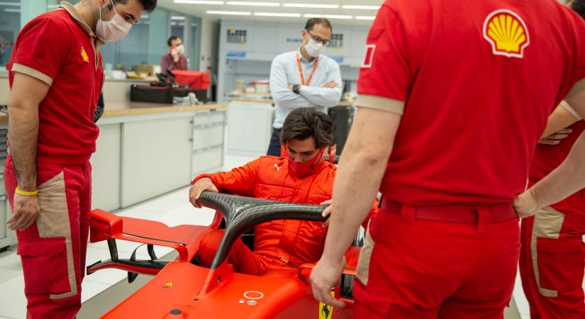 Sainz óvatosan fogadta a Ferrari megkeresését