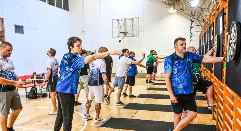 Hazai győztest ünnepeltek a szekszárdi dartsversenyen (képgalériával)