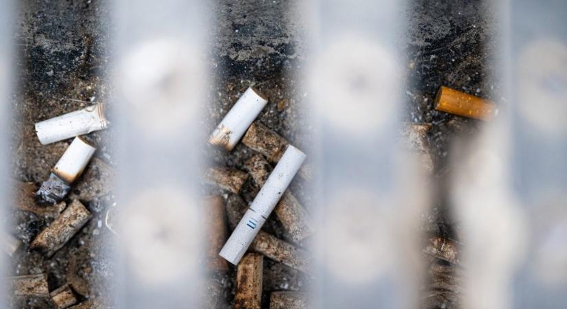Félmilliós büntetést kaphat Olaszországban az, aki kipöcköli a cigicsikket az autóból