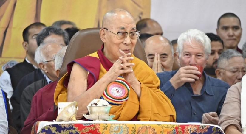 A dalai láma a moziban tanít a boldogságra