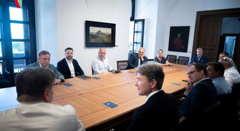 Fidesz vezérkarból vagy a belső köréből szivárognak az infók Magyar Péterhez?