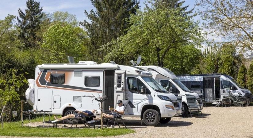 A jármű, amiben élnek: ennyit kell fizetni egy lakóautóért Európában – brutálisan pörög a piac