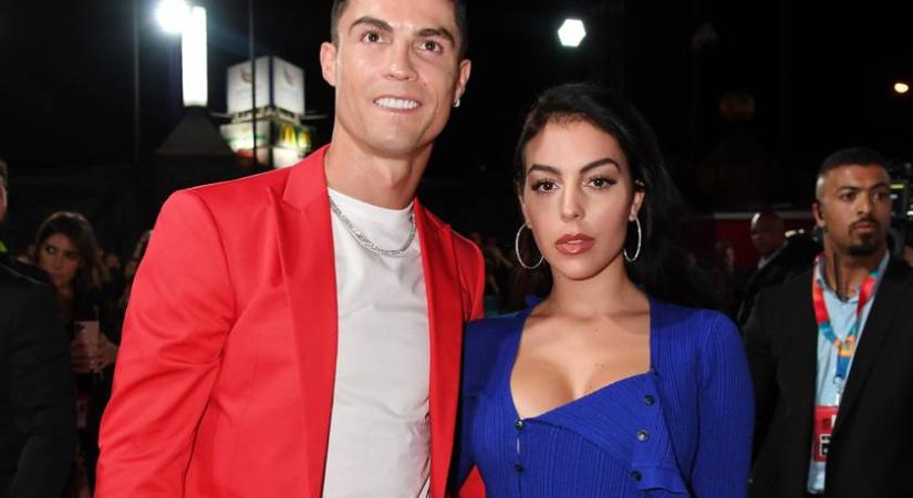 Cristiano Ronaldo eljegyezte gyerekei anyját: különleges gyűrűt kapott Georgina