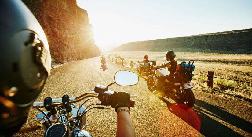 A „vak férfi” ápolási díjat kapott, motoros túráról posztolt Ausztriában