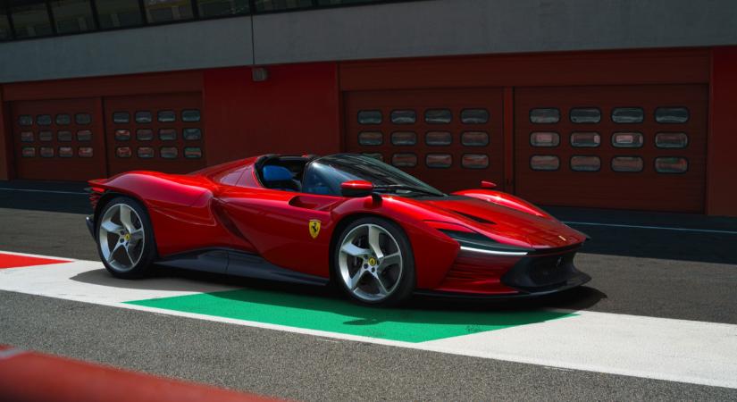 Szintet lépett a magyar elit, valaki vett egy 800 milliós Ferrarit: ezek a legkapósabb luxusautók