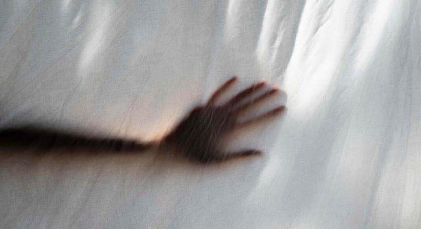A fojtogatós pornó illegálissá válik az Egyesült Királyságban – már az iskolások kérdeznek róla
