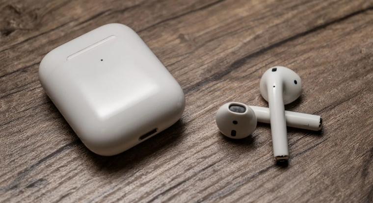 Úgy néz ki, tényleg tolmácsgépet csinál az Apple az AirPodsból