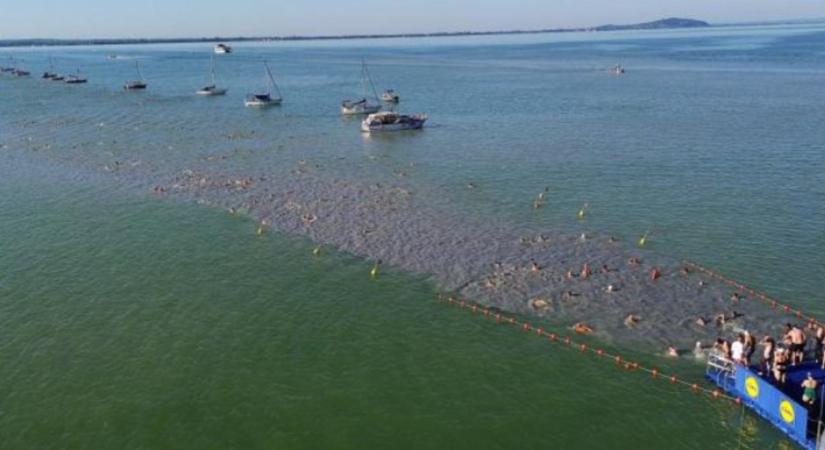 Több mint tízezren teljesítették a Balaton-átúszást