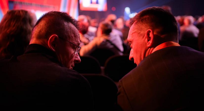 Végrehajtást indítottunk a Külügyminisztérium ellen, mert a jogerős ítélet ellenére sem adják ki, hogy kiket hívtak meg Szijjártó Péter sajtótájékoztatóira