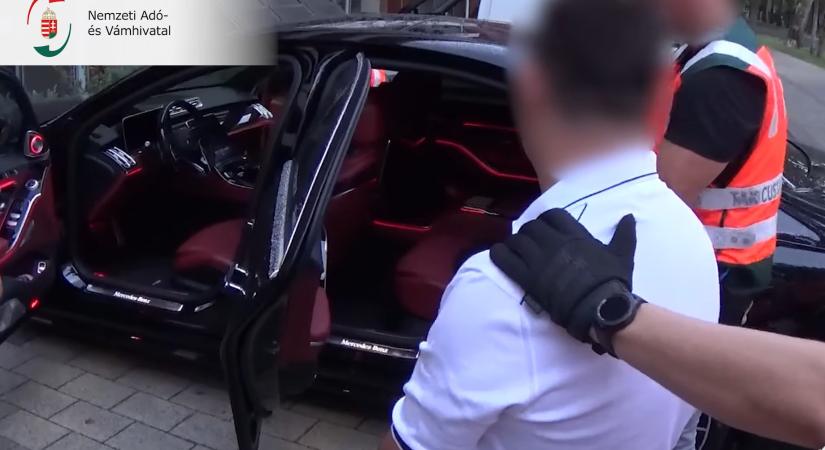 Csalók és csempészek is fizettek a szabadságért