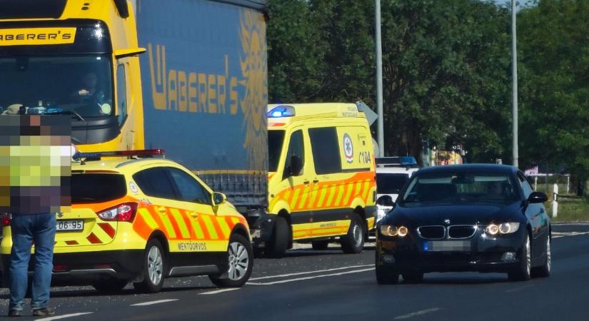 Mentők és rendőrök vonultak: Tévesen jelzett az automata segélyhívó Szombathely határában