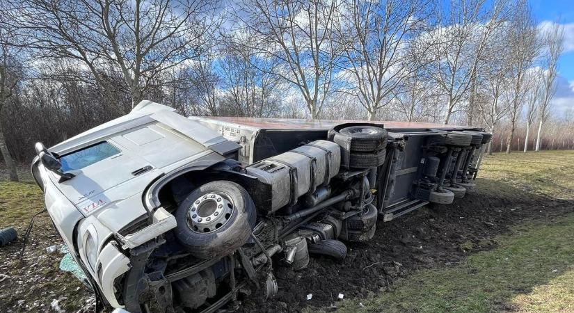 A reggel csodája: két kamion karambolozott, mégis mindenki épségben van