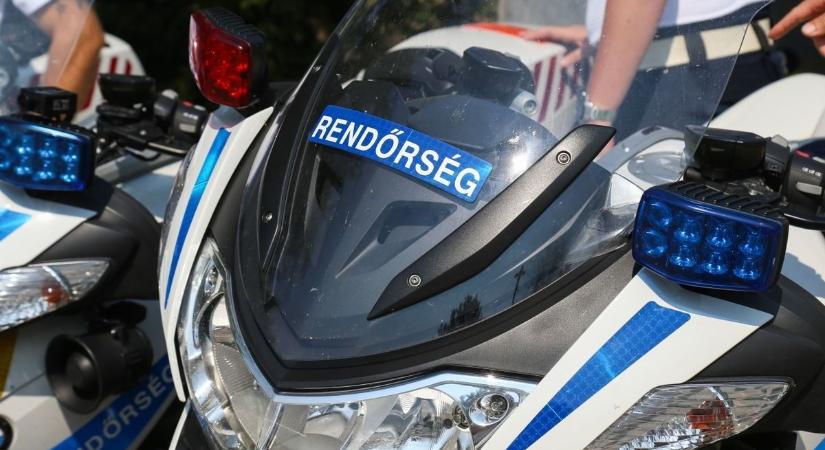 Quaddal járta a belvárost egy fiatal Szolnokon, a rendszám és a jogsi viszont otthon maradt