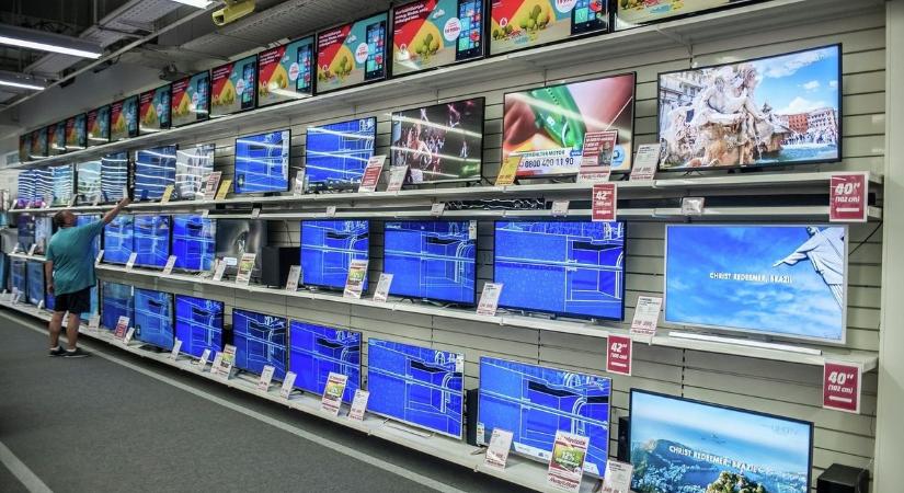 Nem véletlenül romlik el a tévé, lerántotta a leplet a gyártók titkairól a debreceni szerelő