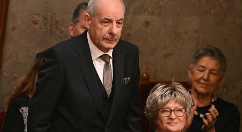 „Kiáltásotok üzenet” – írta Sulyok Tamás a kormányt bíráló fiataloknak