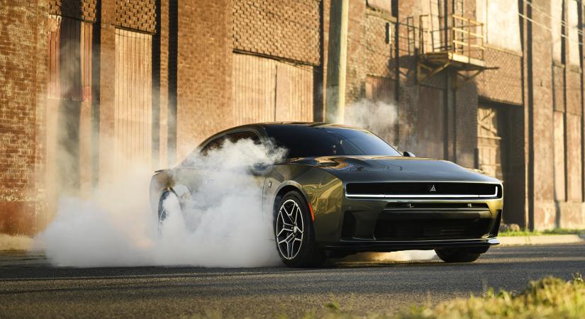 Benzinmotort kapott az elektromos sportautó