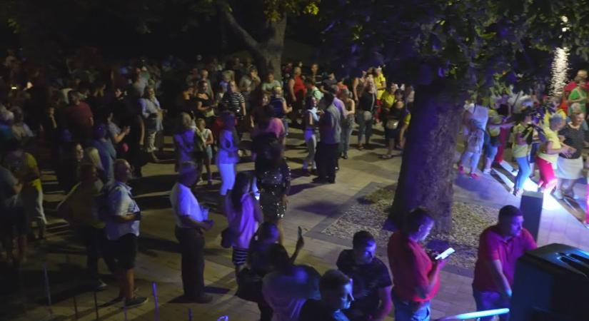 Retro-party volt a Duna-parti Korzón