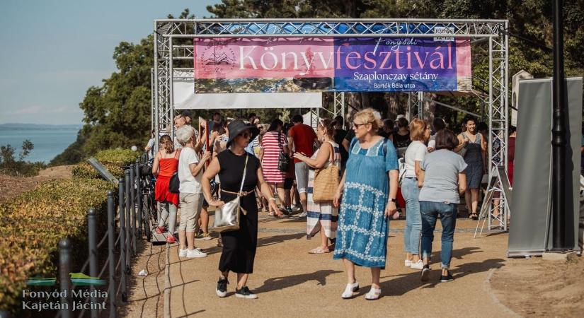 Könyvekkel is hódít ezen a nyáron Fonyód