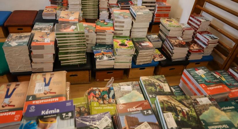 Érkeznek a tankönyvek, időben kézhez kaphatják a kisalföldi diákok