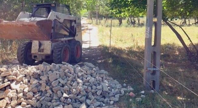 Hulladékakadályokat emelt az illegálisan terjeszkedő gazda Mocsárosdűlőben, feljelentette az óbudai önkormányzat
