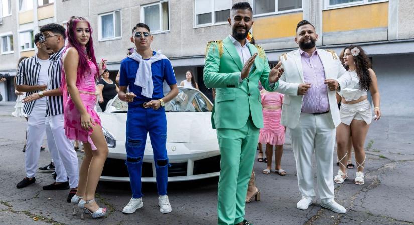 Luxusautó és sukár gádzsik – tarol a videó, amit a Fényes udvarban forgattak, ezt látni kell!