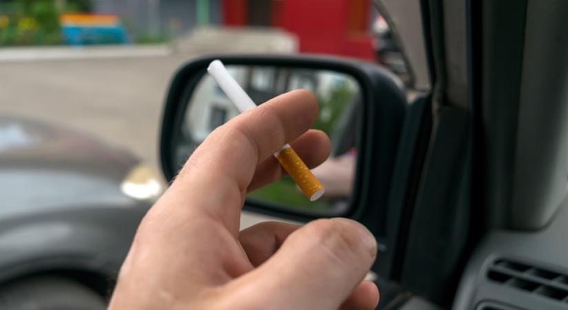 A magyar nyaralók kedvenc országában félmilliós büntetést varrhatnak a nyakadba, ha kipöckölöd a kocsi ablakán a cigicsikket