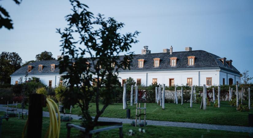 Orbán képtelen válaszolni a kérdésre, hogy milyen gazdasági tevékenység folyik Hatvanpusztán