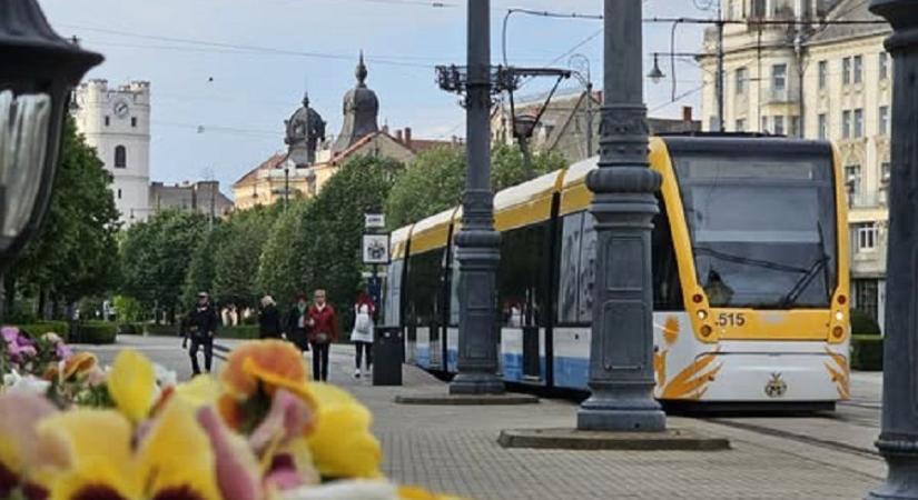 Virágkarneváli hét: így járnak a debreceni villamosok
