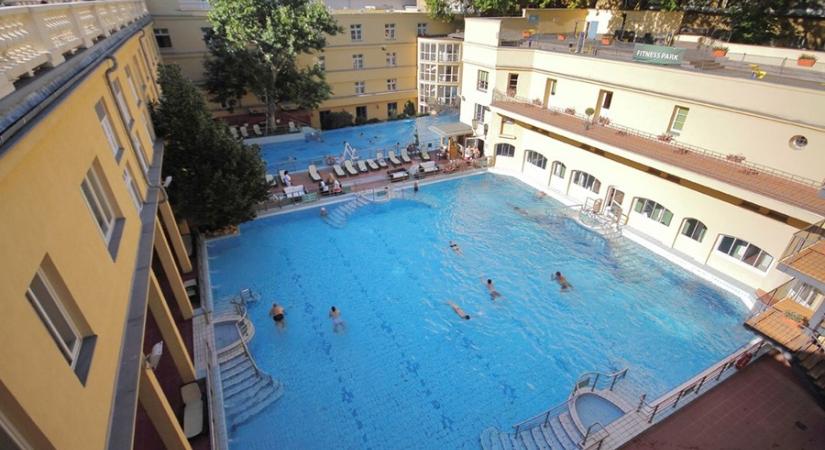 A Lukács fürdőbe nem engedik be a 14 év alatti gyerekeket
