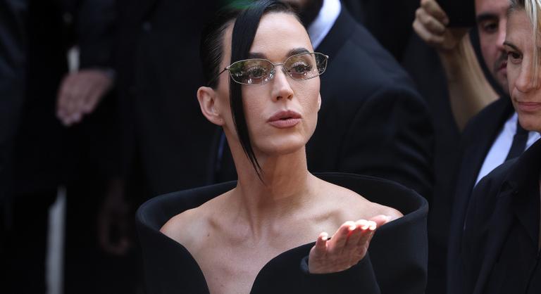 Nagy port kavart Katy Perry egyik videóklipje, súlyos büntetést kapott érte