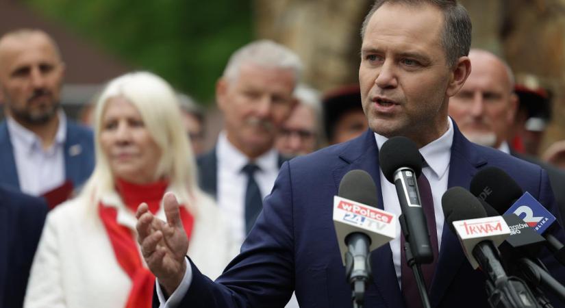 Kicsoda Nawrocki? Az új lengyel elnök egy jóképű izombomba, aki az EU-t nem akarja kiszolgálni
