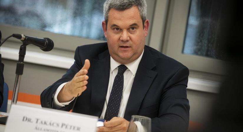 Teljes elmárkizayosodás, perverzió, elmebaj - Takács Péter és Magyar Péter ádáz kommentcsatát vívnak a Facebookon