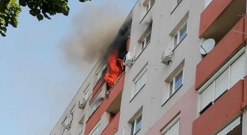 Kigyulladt egy lakás Nagymegyeren, öt ember füstmérgezést szenvedett (FOTÓK)