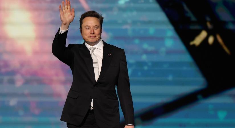 Betelt a pohár Elon Musknál, perrel fenyegeti az Apple-t