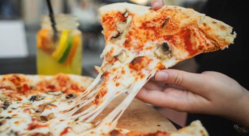 Pizzától téptek be egy étteremben: 85-en kerültek kórházba