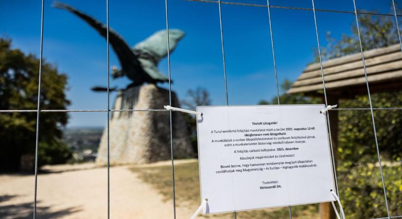 Megújul a Turul-szobor Tatabányán