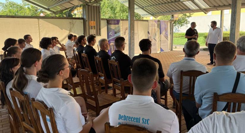 Fiatal építészek és diákok közös alkotása Létavértesen