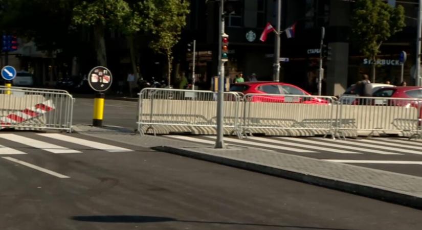 Betonkorlátokkal zárják le a forgalmat Ćacilendnél (Fotók)