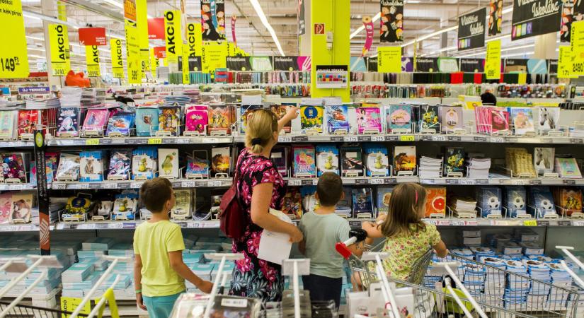 Összeállította a mesterséges intelligencia az iskolakezdő csomagot - és meg is vette, igen húzós