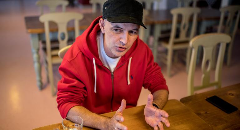Vujity Tvrtko kétségbeesésében a követőihez fordult
