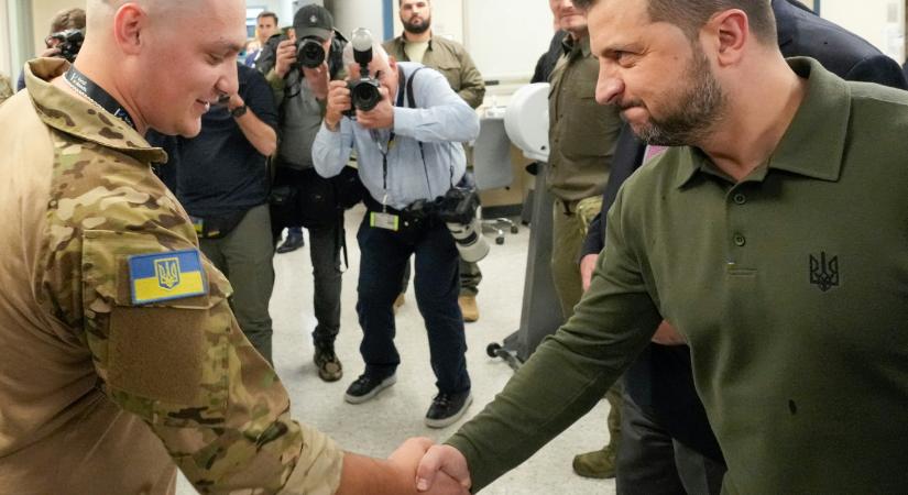 Zelenszkij engedné külföldre utazni a hadköteles fiatalokat