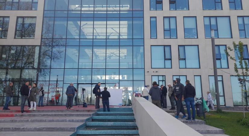 Leszakadt egy plafonrész a Vajdasági RTV új épületében