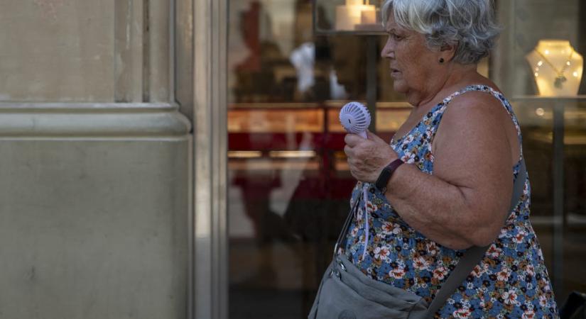 Kiterjesztett hőségriadó, megdőlő rekordok, halálos áldozatok - tovább tombol a kánikula Európában