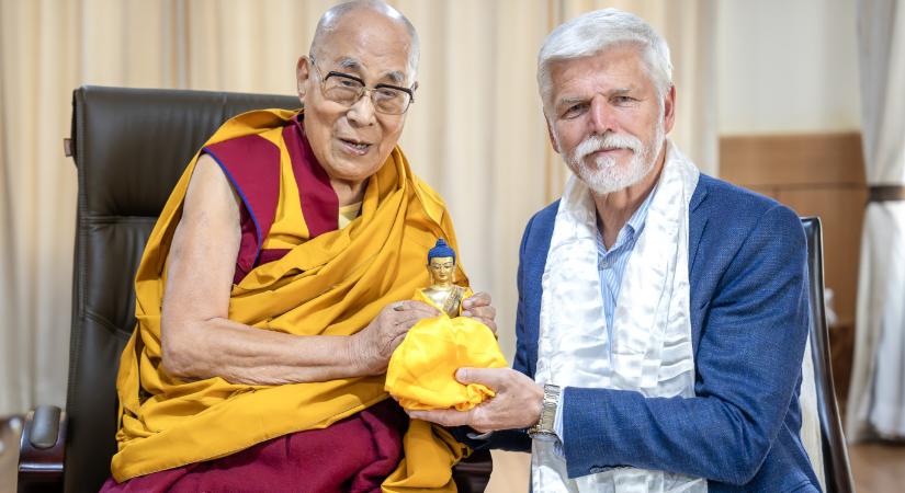 A cseh elnök felköszöntötte a dalai lámát, Kína megszakította vele a diplomáciai kapcsolatot