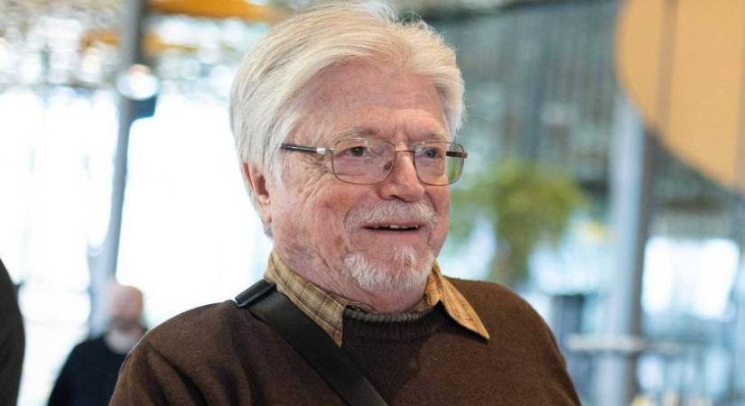 Ő Szörényi Levente 54 éves fia: Örs daliás szőke herceg a címlapon