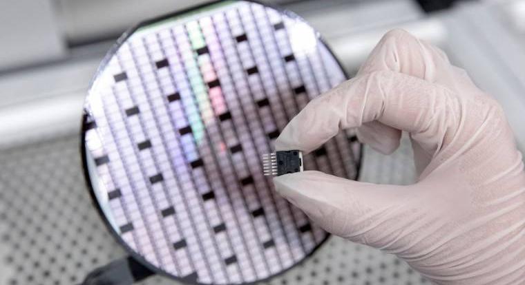 India négy új, 524 millió dollár értékű félvezető projektet hagyott jóvá