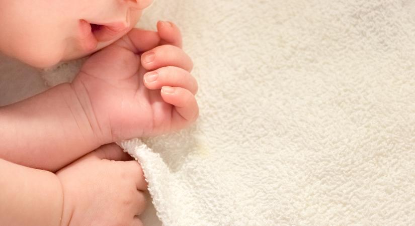 Beindult a szülés, mentőautóban jött világra egy kislány Debrecenben