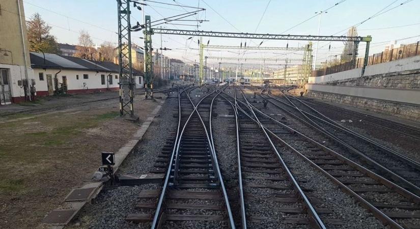 Nem indult a vonat, az utasokat az egy órával későbbi szerelvényre irányították át Zalában
