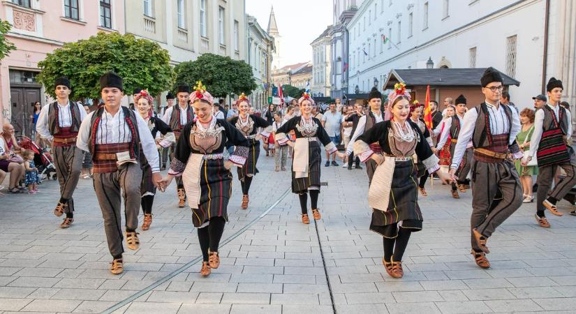 Élő hagyományok bűvöletében - Elkezdődött a Királyi Napok Nemzetközi Néptáncfesztivál (galéria)